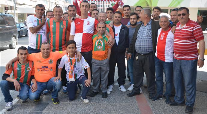 Taraftarlar birlikte şehri gezdi